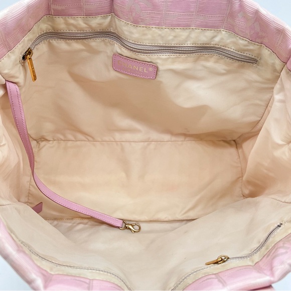 CHANEL Nylon Medium Travel Tote  Bag Pink - Picture 16 of 16